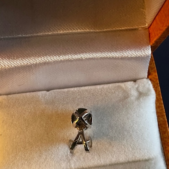 14K White Gold Diamond Pendant - Picture 5 of 6